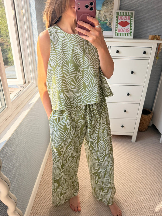 Wide leg/vest Co ord 16/18