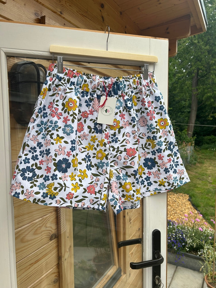 White floral shorts 14/16