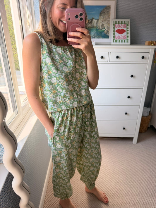 India trousers & vest top 8/10