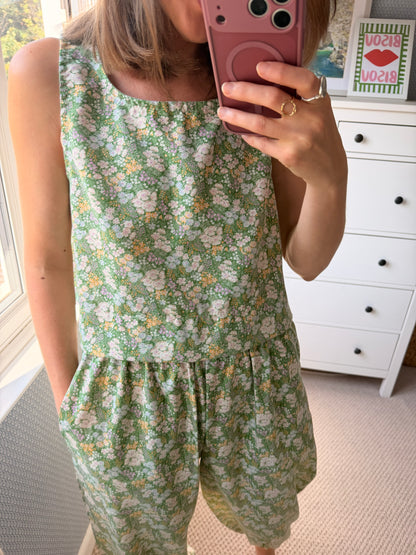 India trousers & vest top 8/10