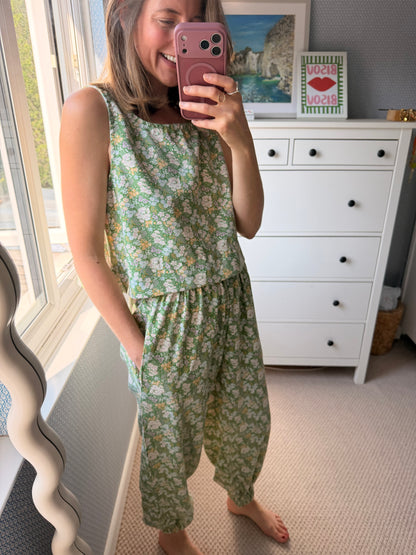 India trousers & vest top 8/10